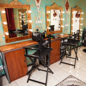 Мүлдем жалаңаш майлы фото Қыздың бетіне қағу