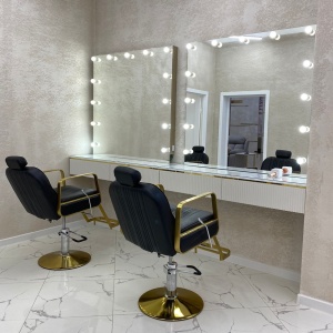 Lash room by Anara
