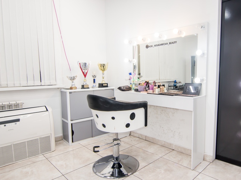 Алғашқы минет жасаған қыздардың порно видеосы Жас келіншекті қалың жұрт қатты ұрып жатыр