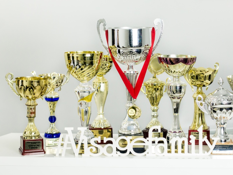 Әйелдер кискаларына не салады?