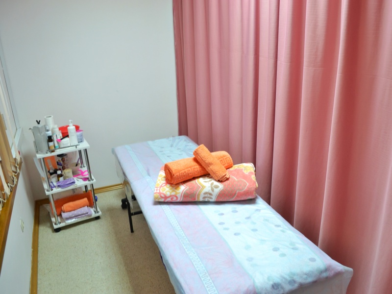 Қарағаш көшесіндегі кошмар порно пародиясын көріңіз